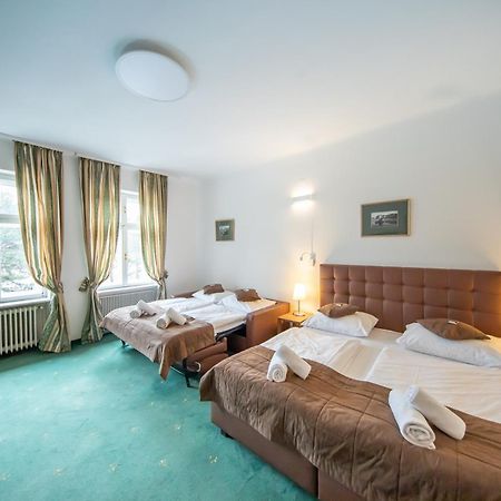 Hotel Bergwirt Schoenbrunn Wenen Buitenkant foto