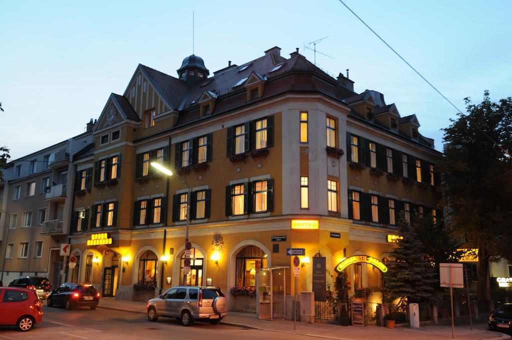 Hotel Bergwirt Schoenbrunn Wenen Buitenkant foto