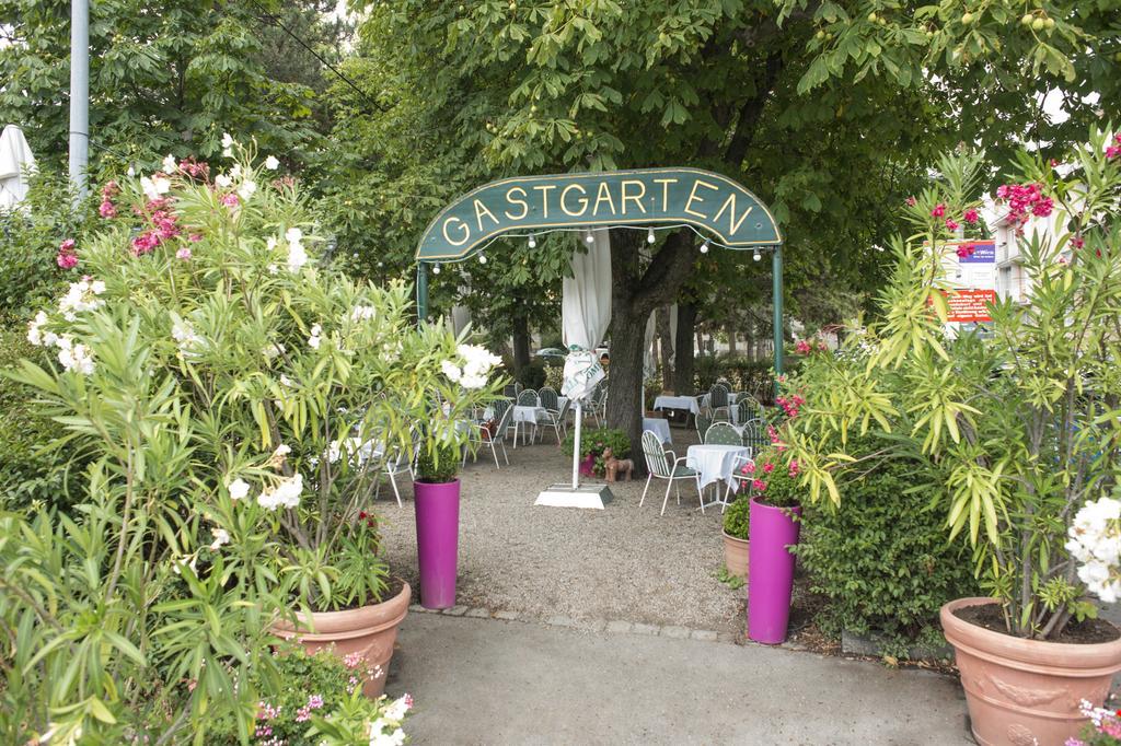 Hotel Bergwirt Schoenbrunn Wenen Buitenkant foto