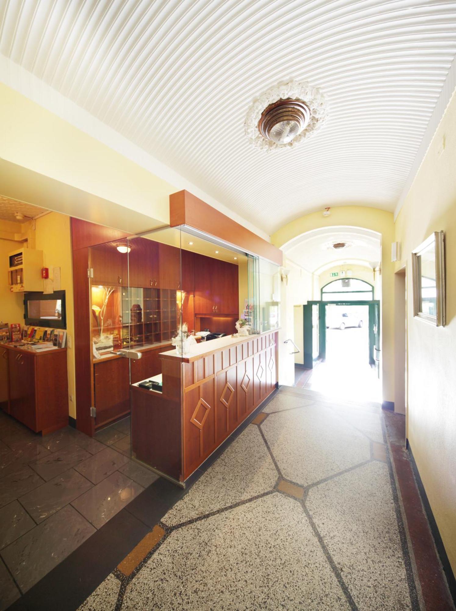 Hotel Bergwirt Schoenbrunn Wenen Buitenkant foto