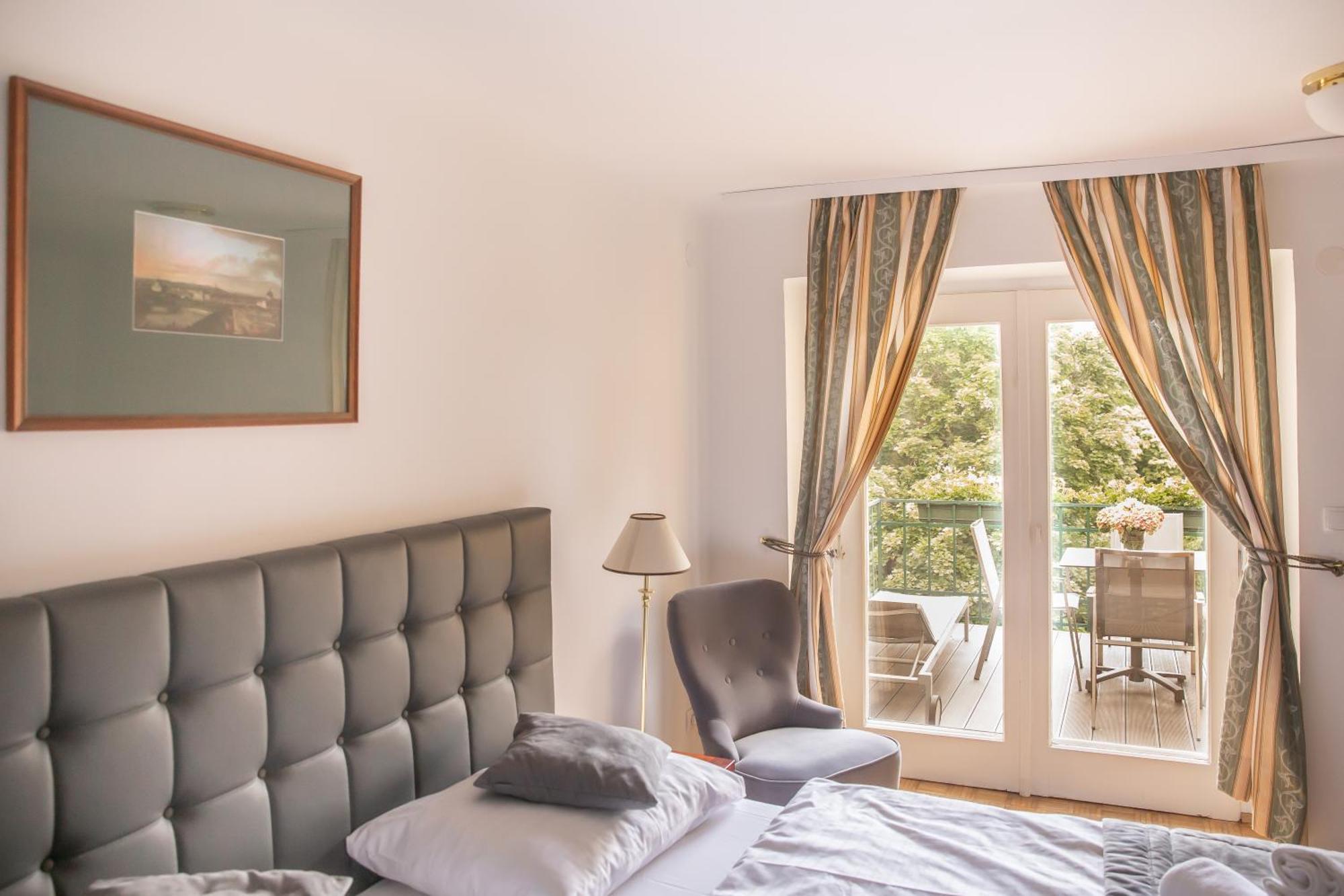 Hotel Bergwirt Schoenbrunn Wenen Buitenkant foto