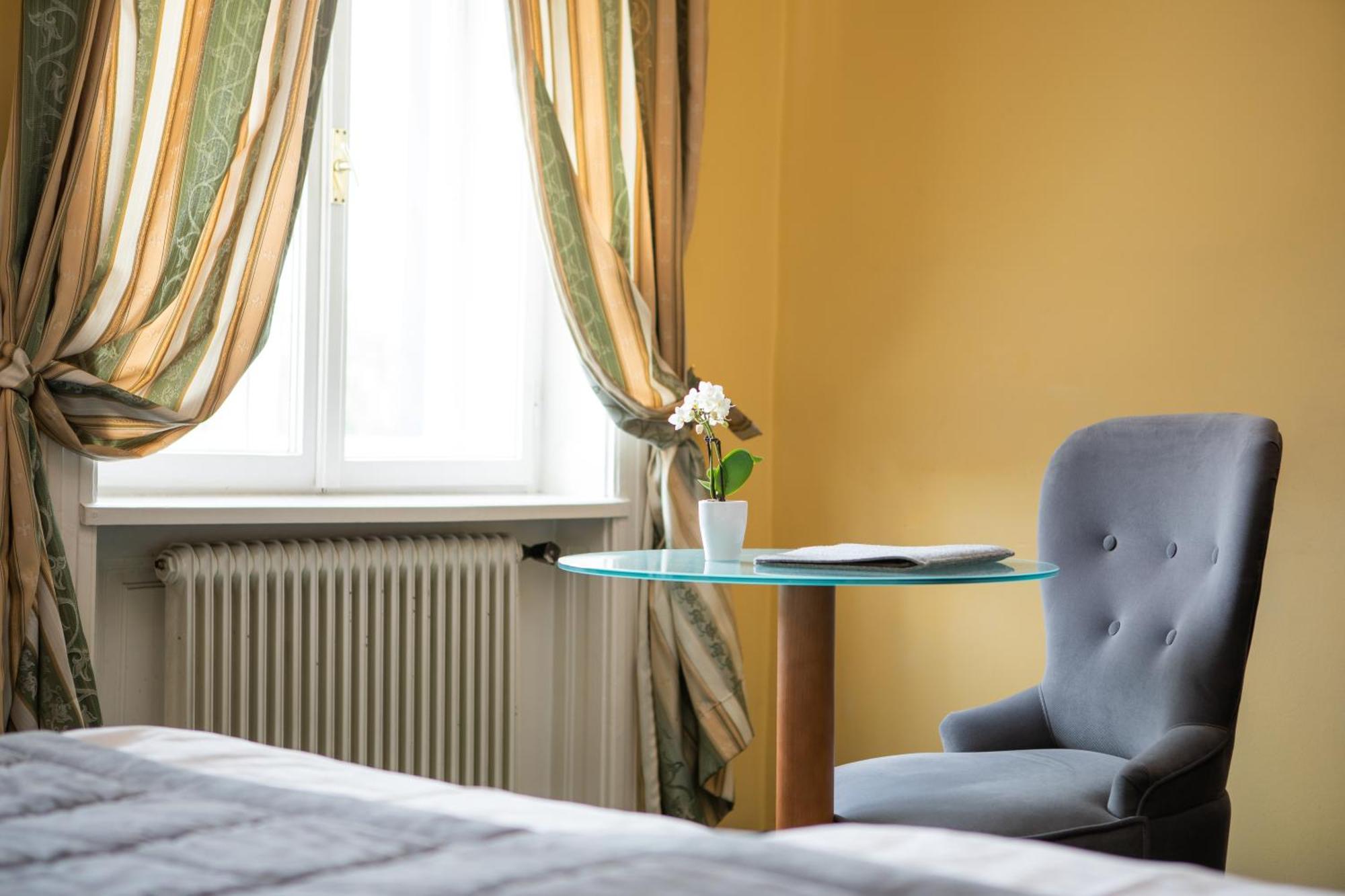 Hotel Bergwirt Schoenbrunn Wenen Buitenkant foto