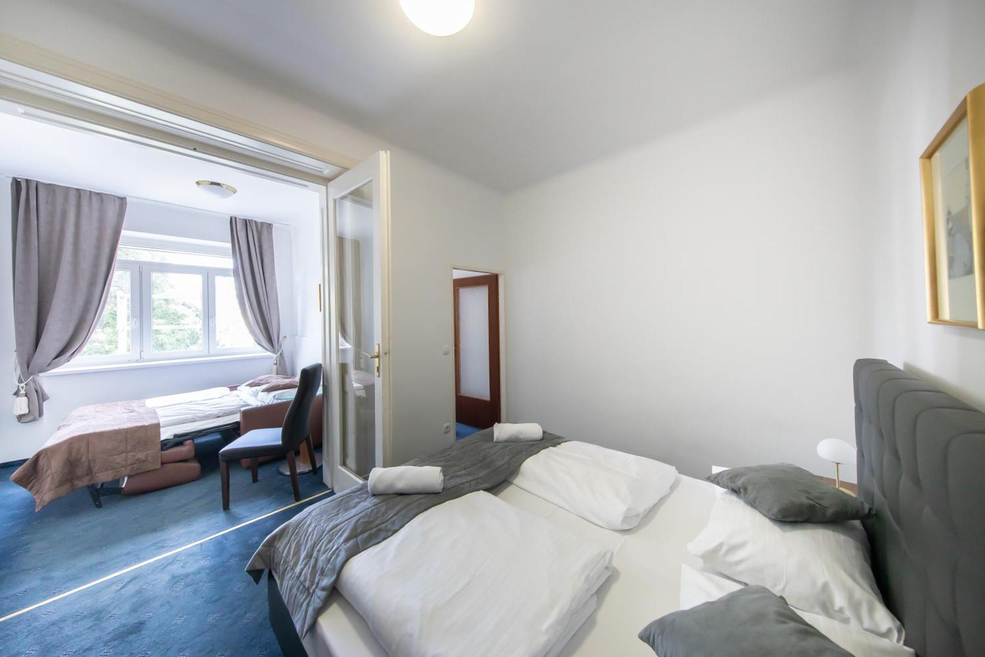 Hotel Bergwirt Schoenbrunn Wenen Buitenkant foto