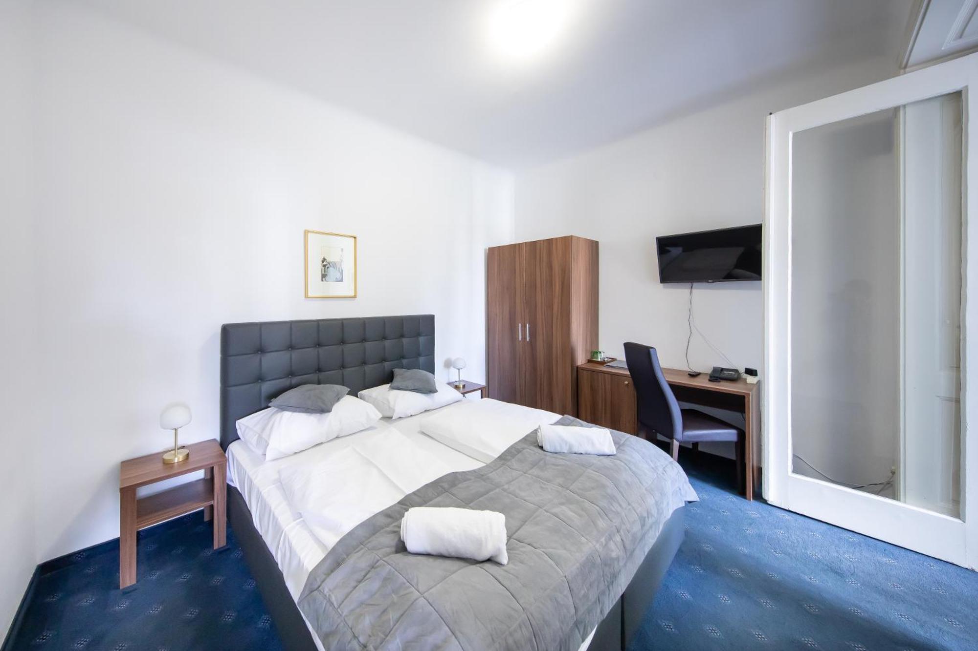 Hotel Bergwirt Schoenbrunn Wenen Buitenkant foto