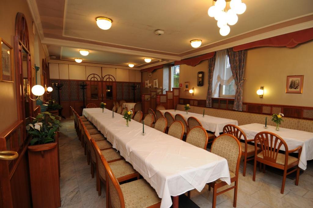 Hotel Bergwirt Schoenbrunn Wenen Buitenkant foto